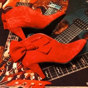 Fabulous Bijou Red Suede Bow Heels!